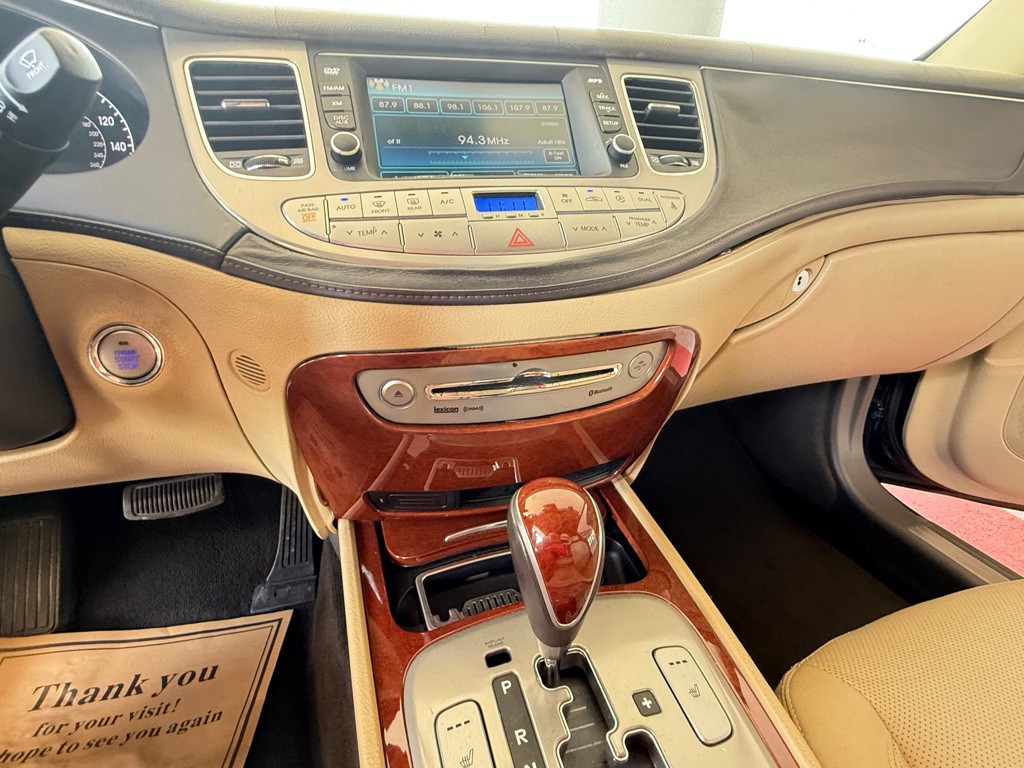 2012 Hyundai Genesis Image 17
