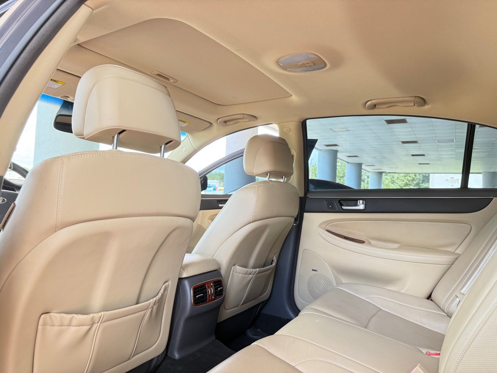 2012 Hyundai Genesis Image 22
