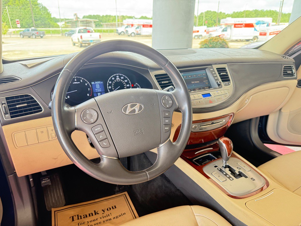 2012 Hyundai Genesis Image 26