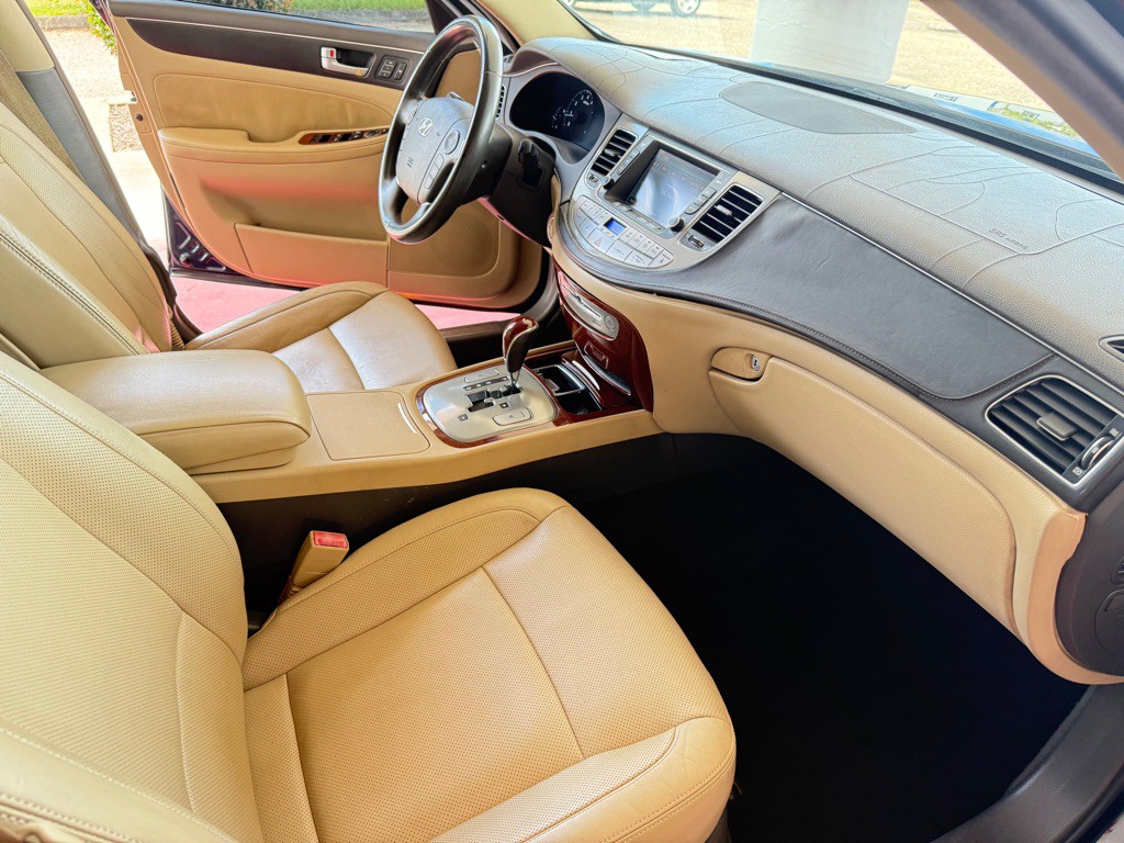 2012 Hyundai Genesis Image 27
