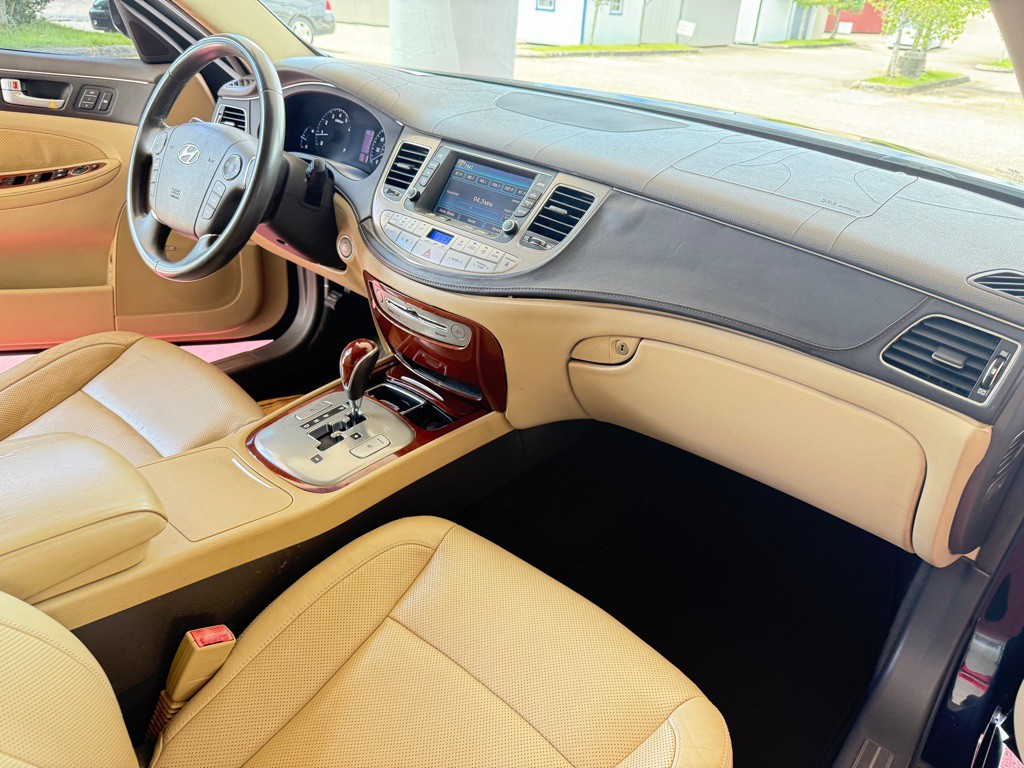 2012 Hyundai Genesis Image 28