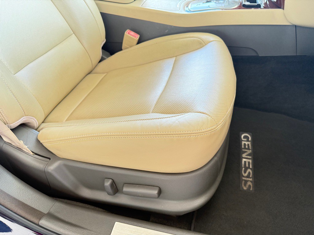 2012 Hyundai Genesis Image 30