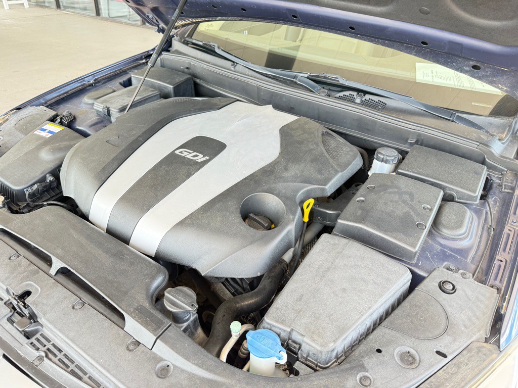 2012 Hyundai Genesis Image 32