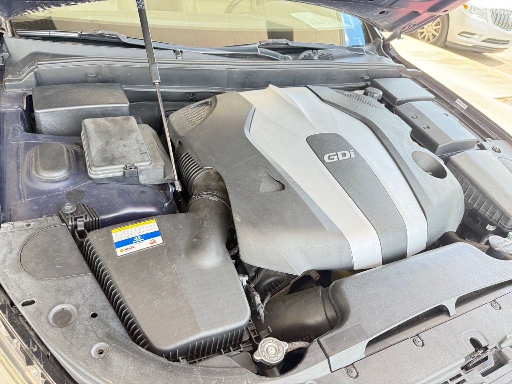 2012 Hyundai Genesis Image 33