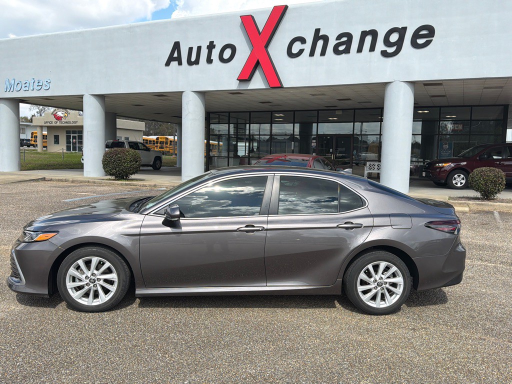 2022 Toyota Camry Image 1