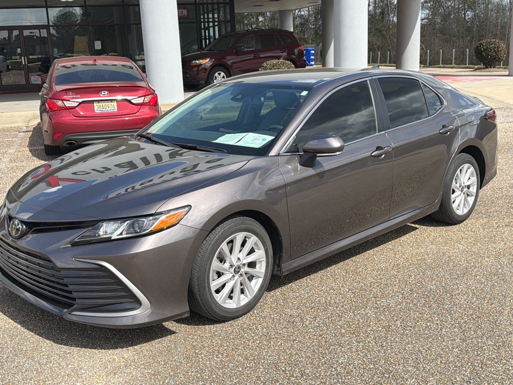 2022 Toyota Camry Image 2
