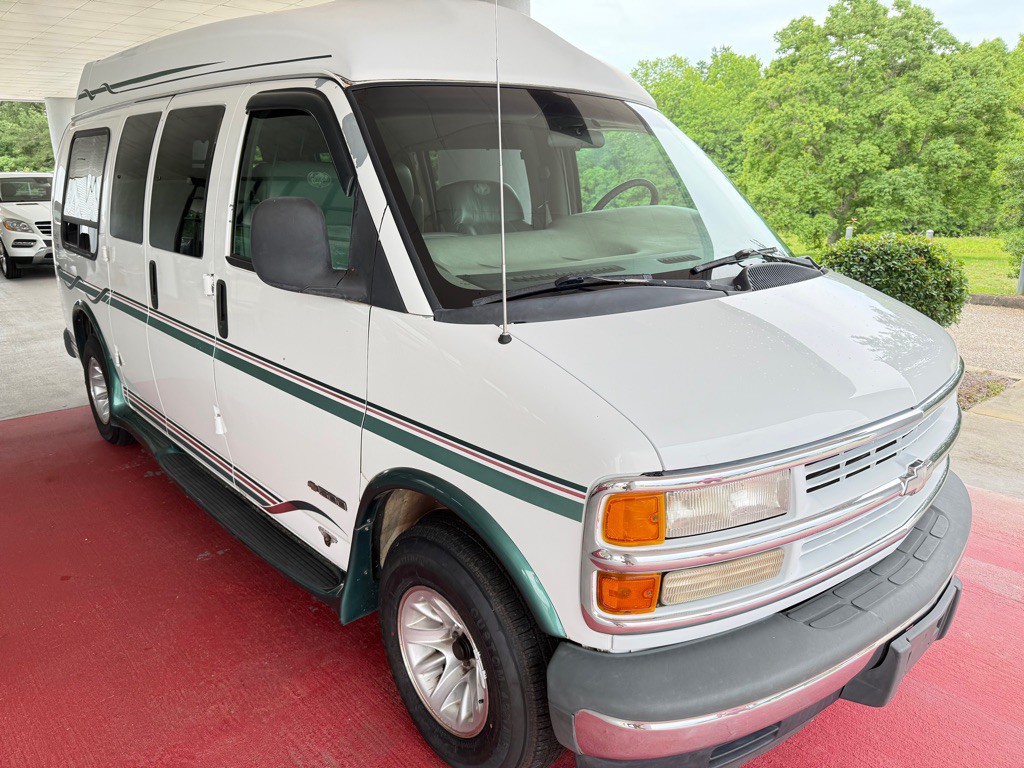 1999 Chevrolet Express Image 3