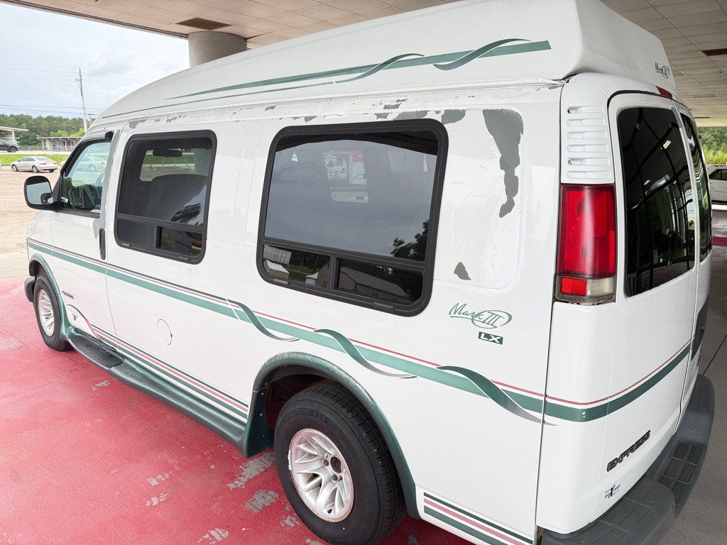 1999 Chevrolet Express Image 4