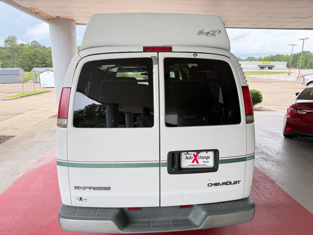 1999 Chevrolet Express Image 5