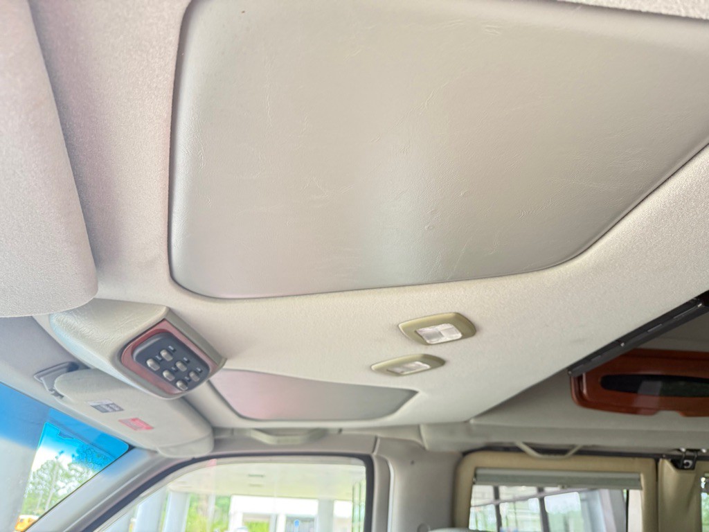1999 Chevrolet Express Image 14