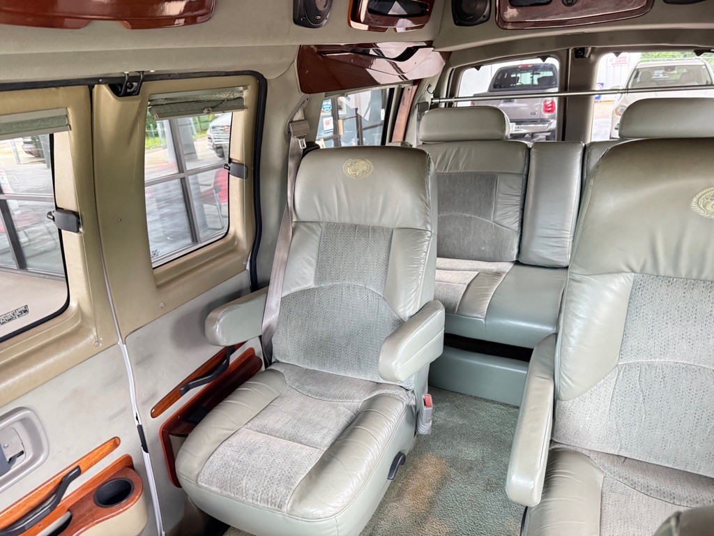 1999 Chevrolet Express Image 15