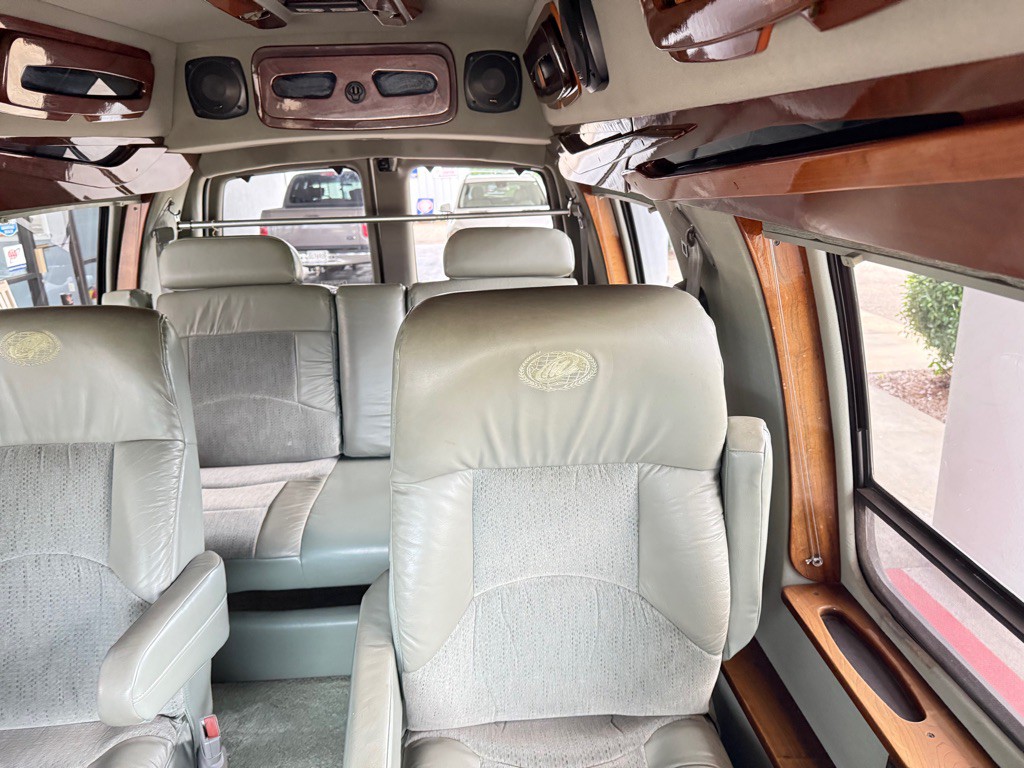 1999 Chevrolet Express Image 16
