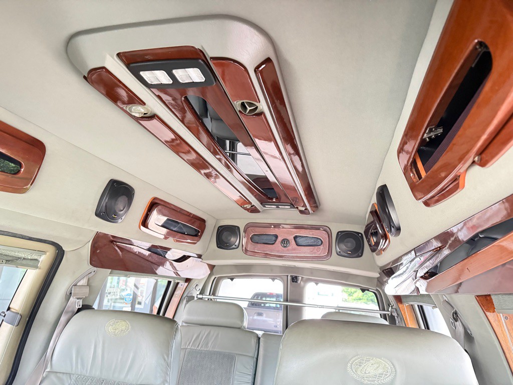 1999 Chevrolet Express Image 17