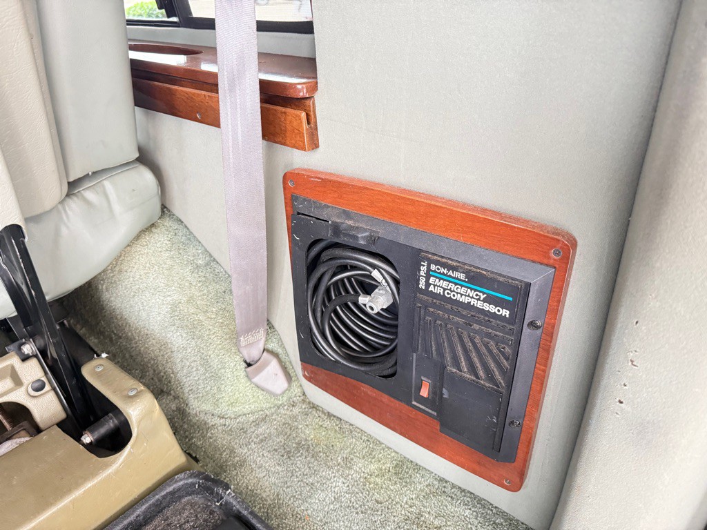 1999 Chevrolet Express Image 19