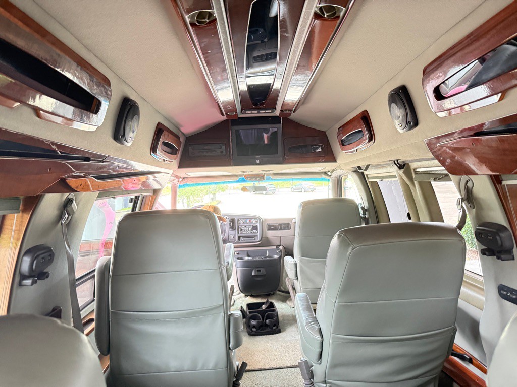 1999 Chevrolet Express Image 20