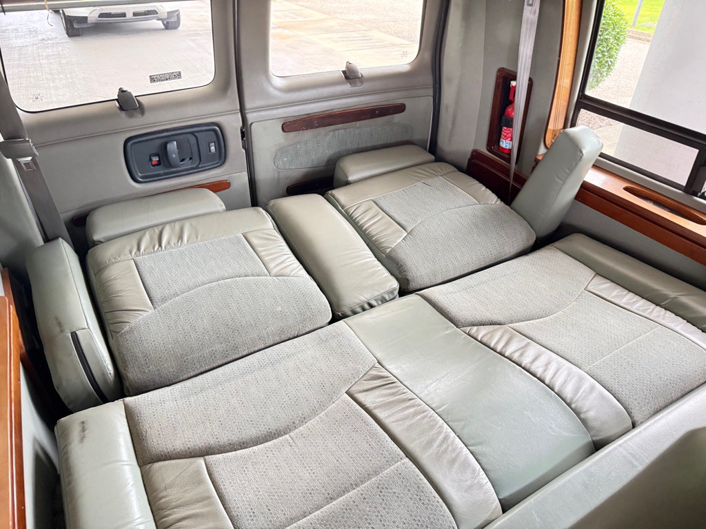 1999 Chevrolet Express Image 22