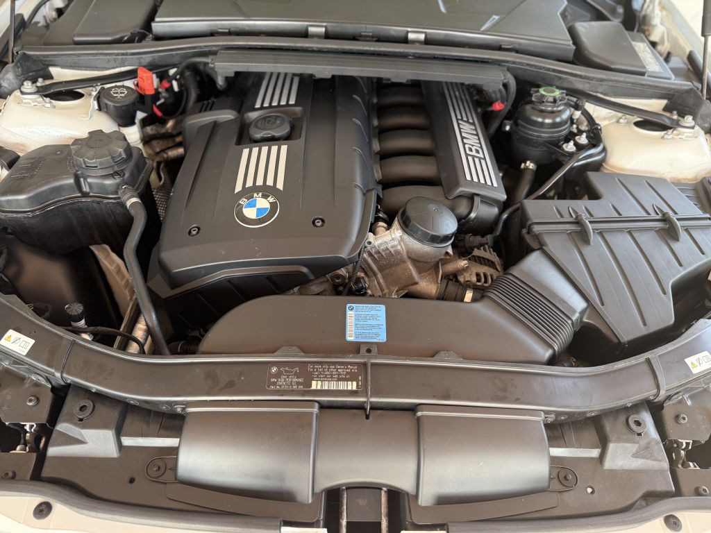 2010 BMW 3 Series Image 15