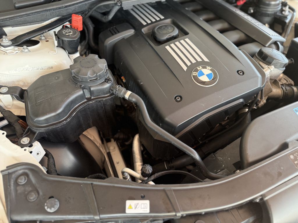 2010 BMW 3 Series Image 16