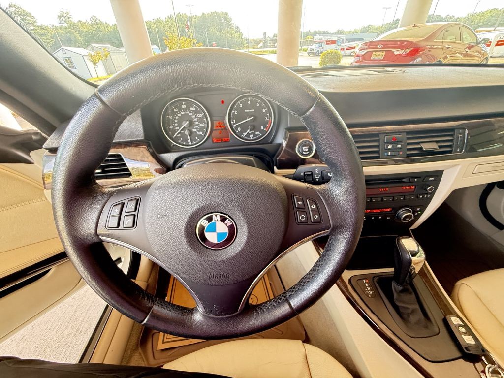 2010 BMW 3 Series Image 7