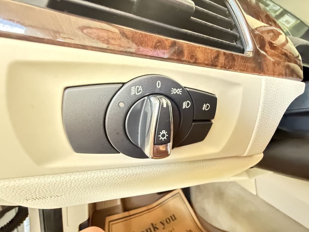 2010 BMW 3 Series Image 14