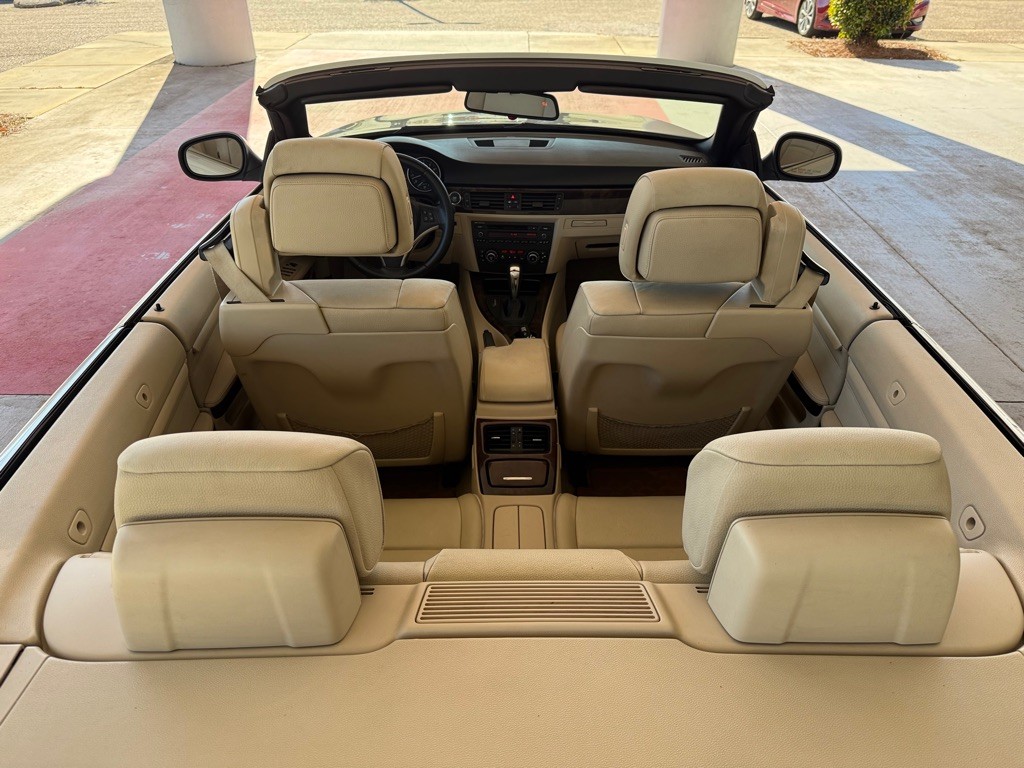 2010 BMW 3 Series Image 22