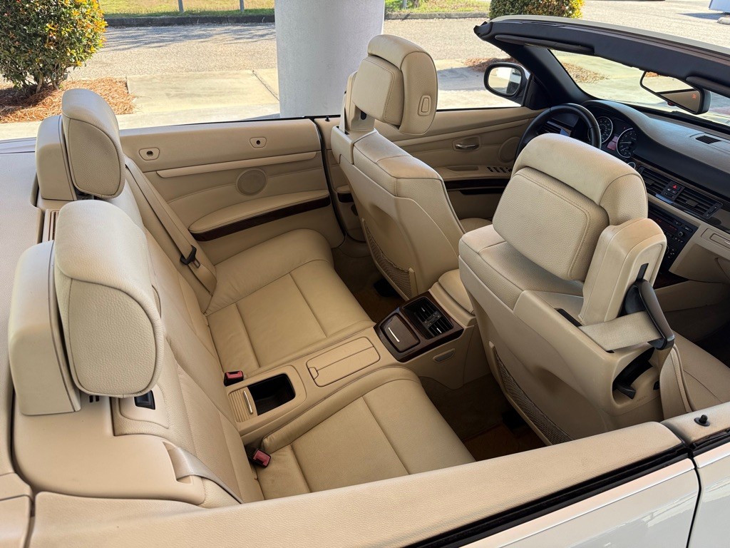 2010 BMW 3 Series Image 23