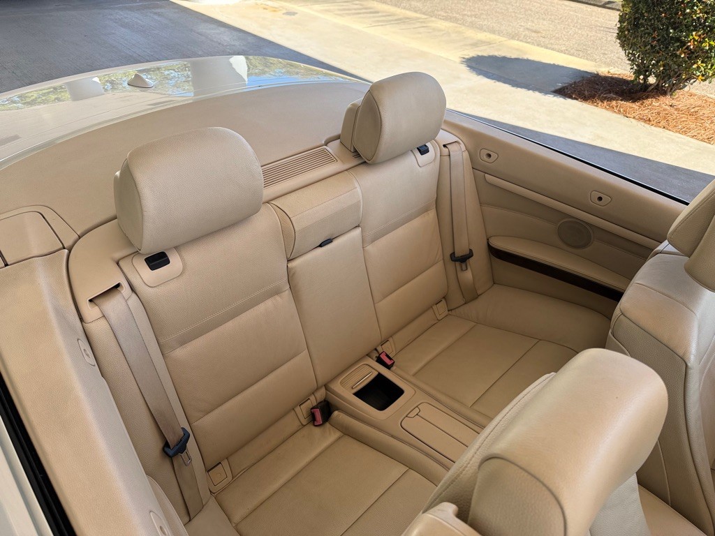 2010 BMW 3 Series Image 24
