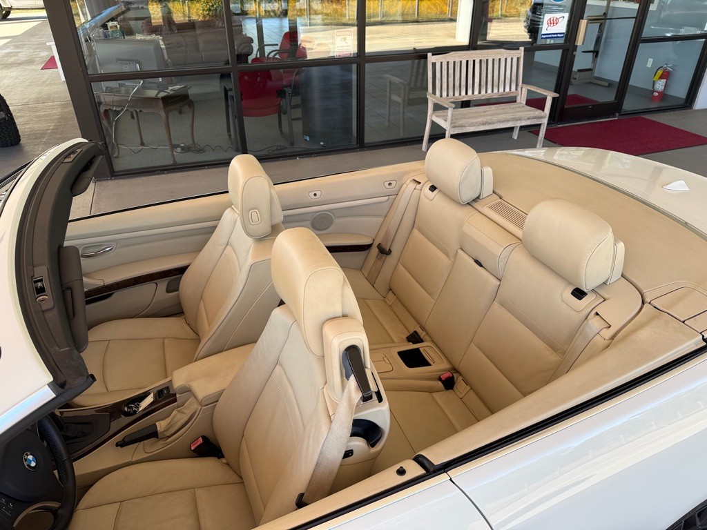 2010 BMW 3 Series Image 26