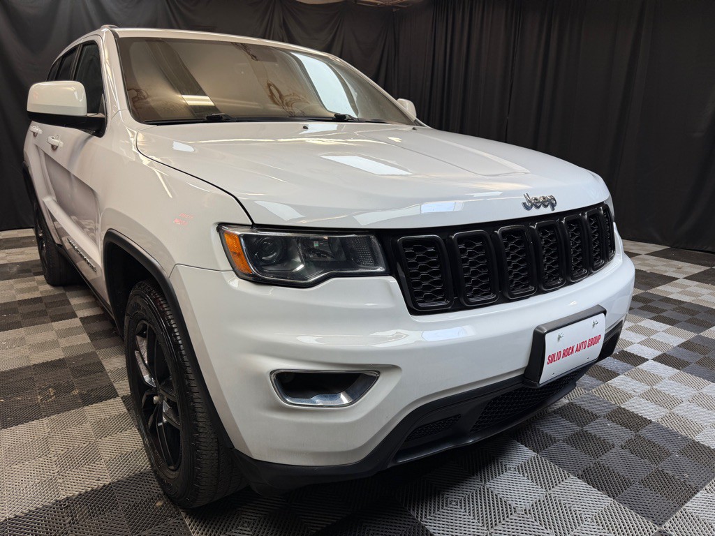 2017 Jeep Grand Cherokee Image 1