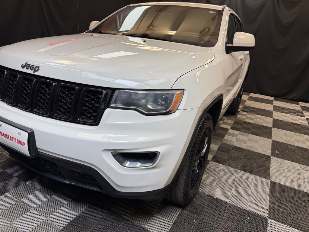 2017 Jeep Grand Cherokee Image 3