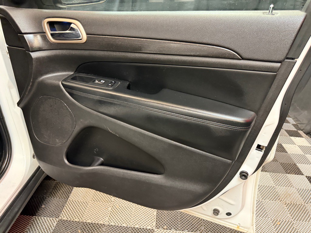 2017 Jeep Grand Cherokee Image 16