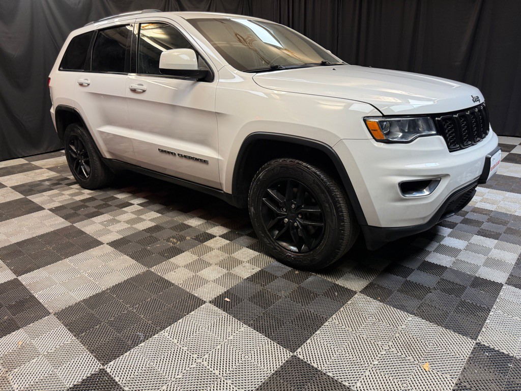 2017 Jeep Grand Cherokee Image 4