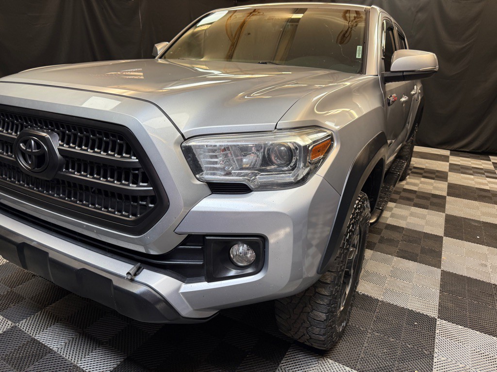 2017 Toyota Tacoma Image 3