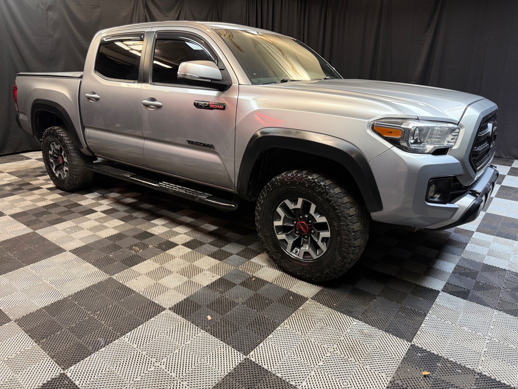 2017 Toyota Tacoma Image 4