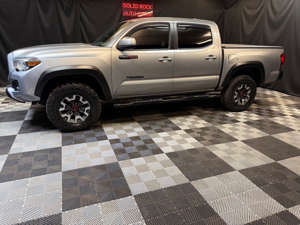 2017 Toyota Tacoma Image 5
