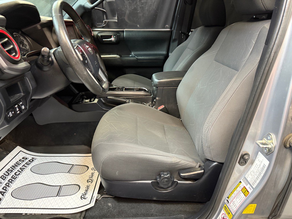 2017 Toyota Tacoma Image 8