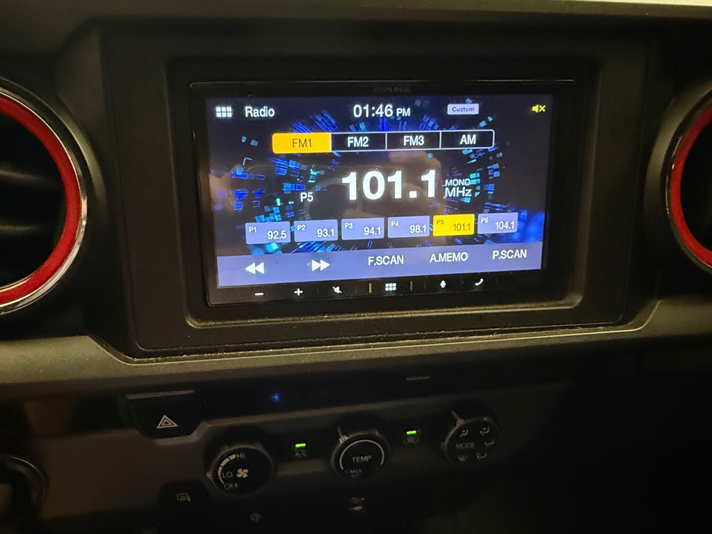 2017 Toyota Tacoma Image 11