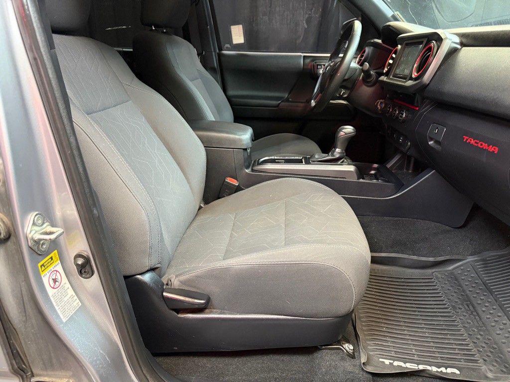 2017 Toyota Tacoma Image 18