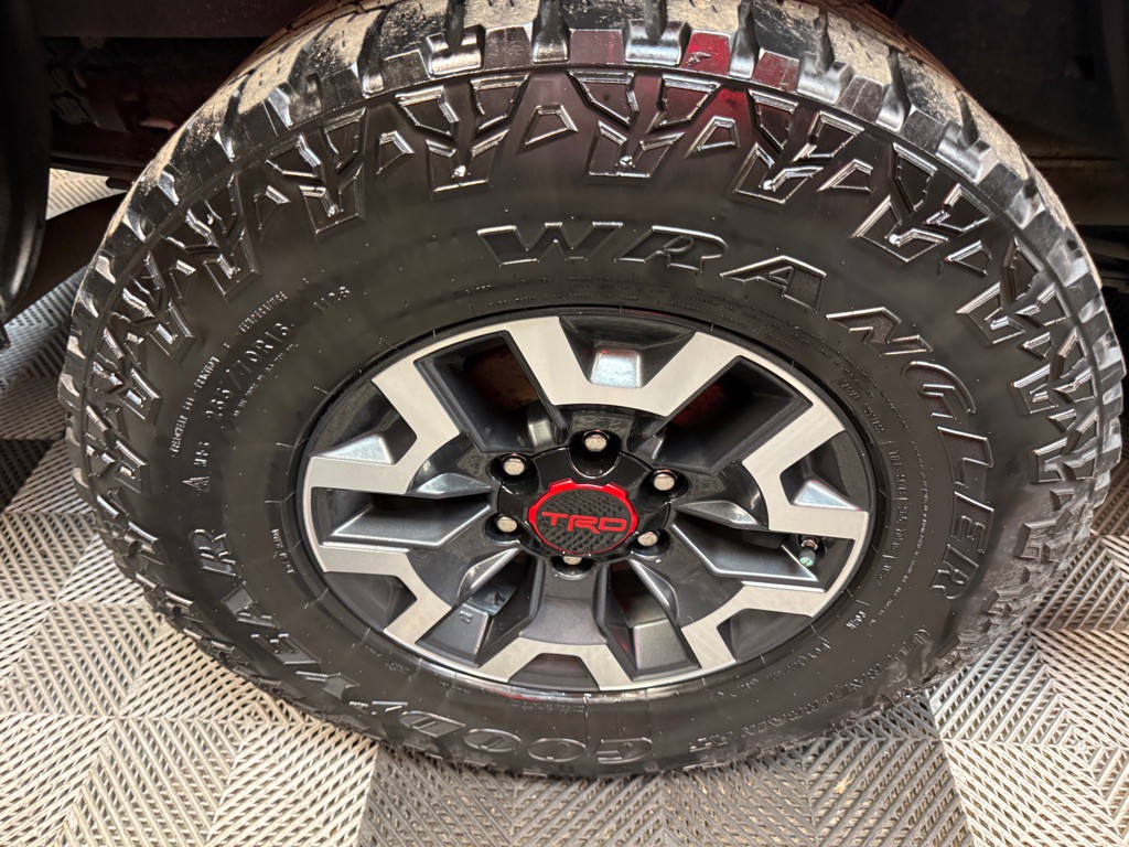 2017 Toyota Tacoma Image 20