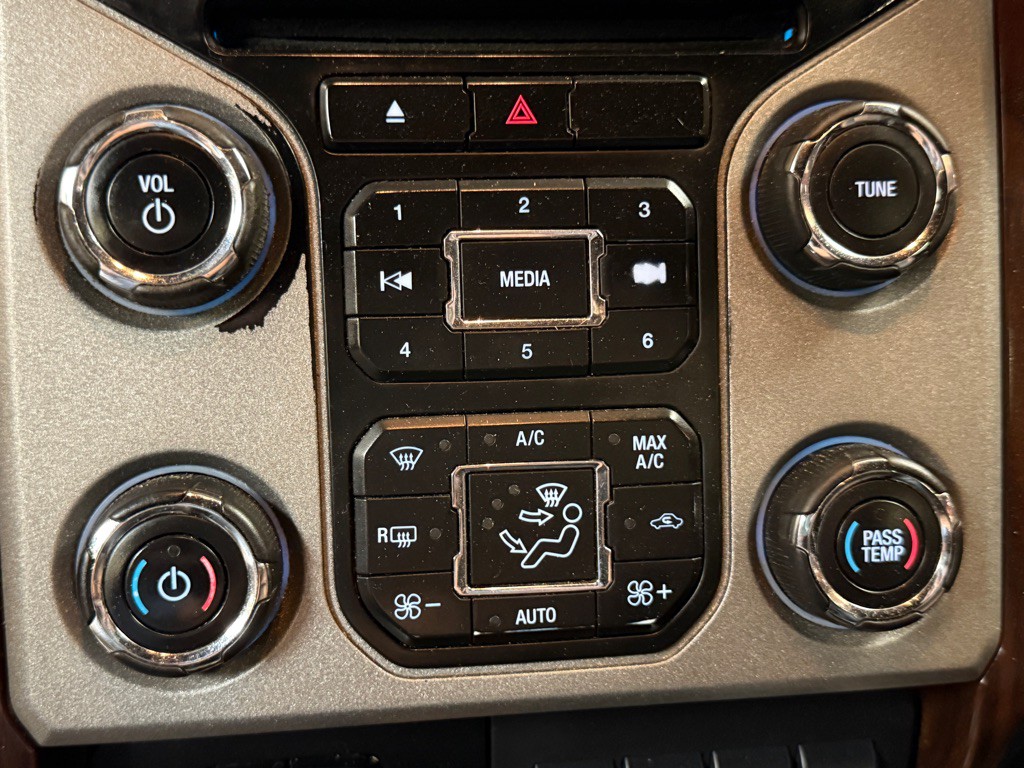 2015 Ford F-350 Image 11