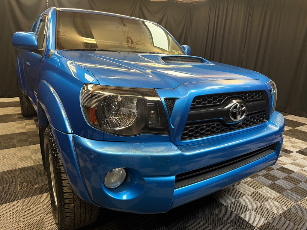 2011 Toyota Tacoma Image 1