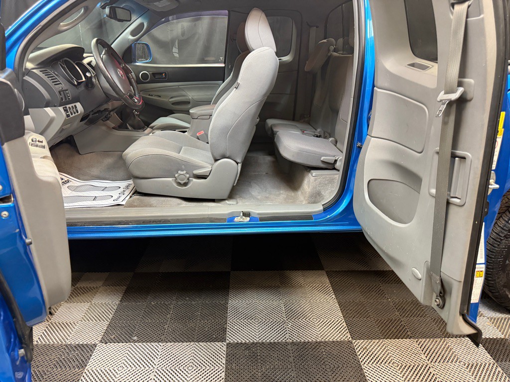 2011 Toyota Tacoma Image 16