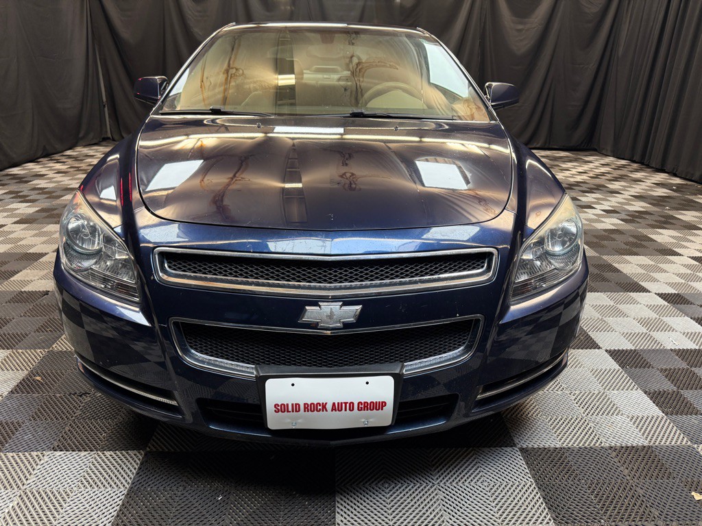 2011 Chevrolet Malibu Image 2