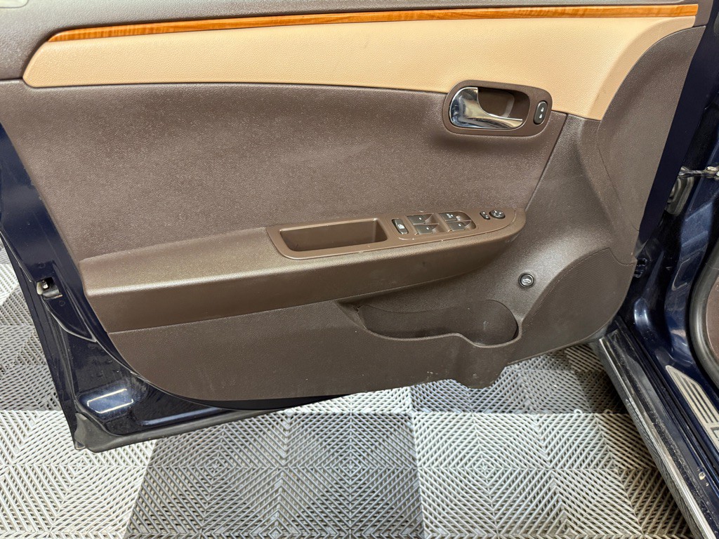 2011 Chevrolet Malibu Image 12