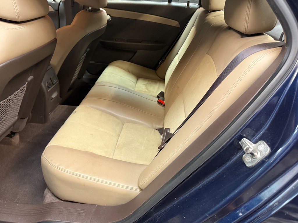 2011 Chevrolet Malibu Image 13