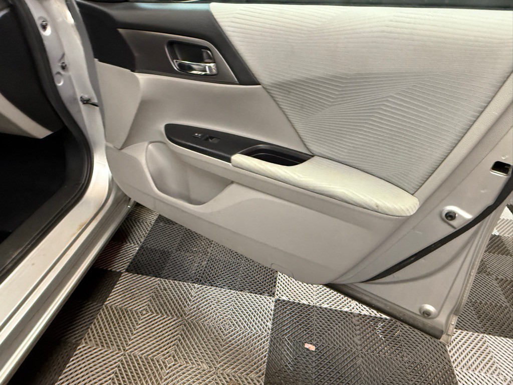2015 Honda Accord Image 17