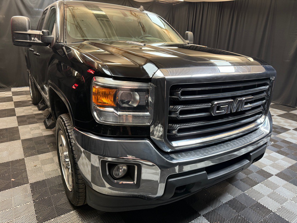 2015 GMC Sierra Image 1