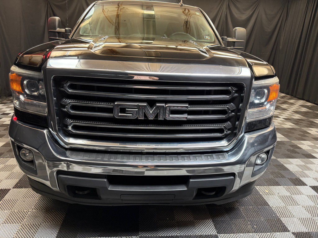 2015 GMC Sierra Image 2