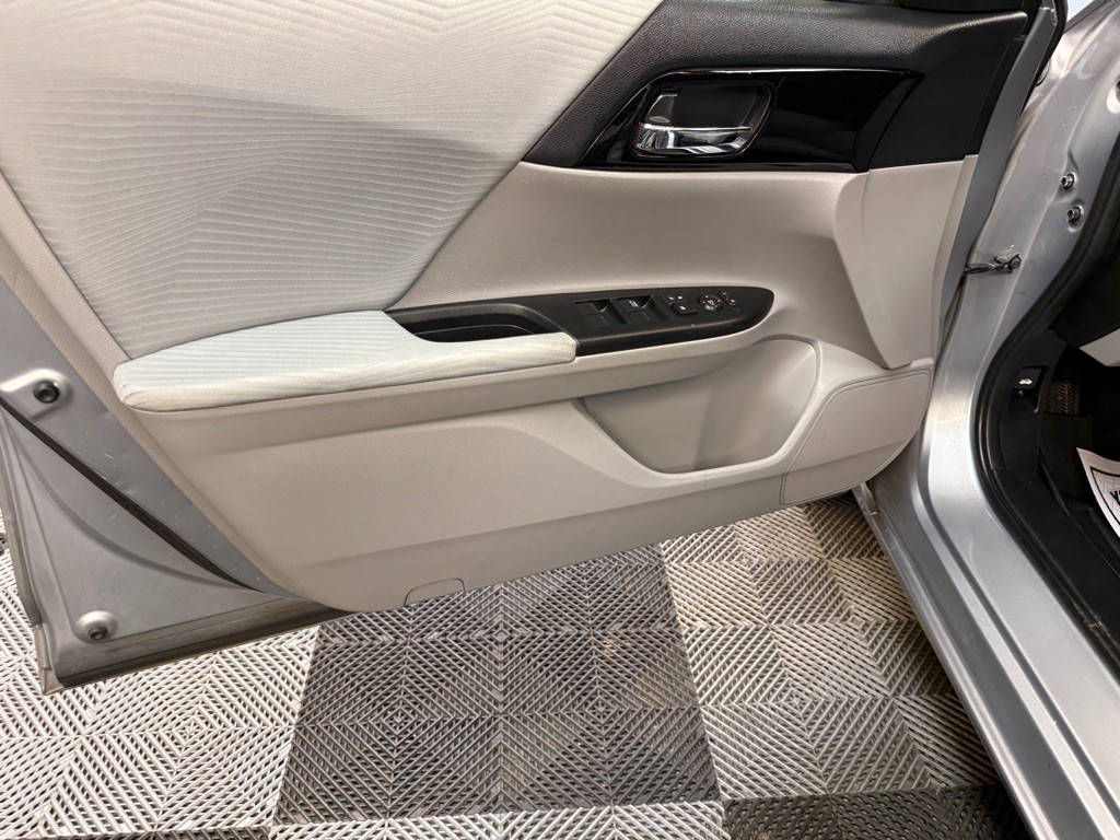 2016 Honda Accord Image 13