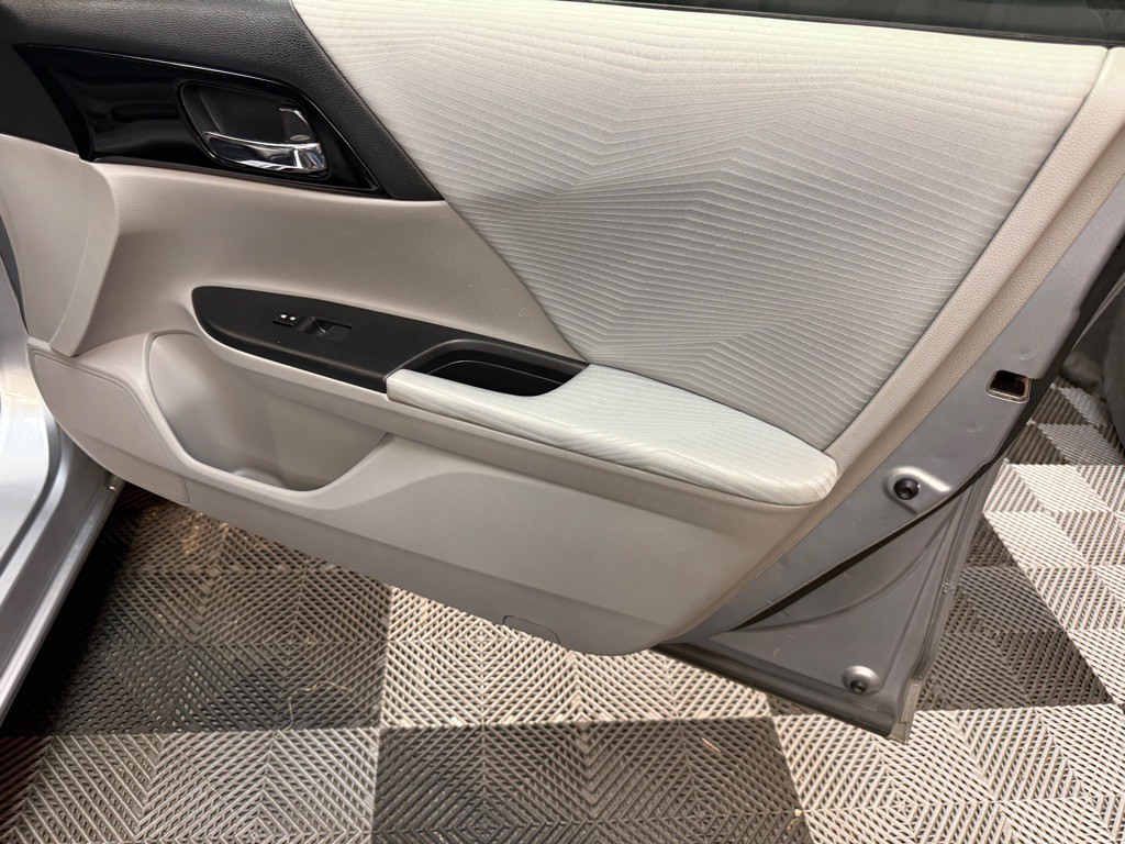 2016 Honda Accord Image 17